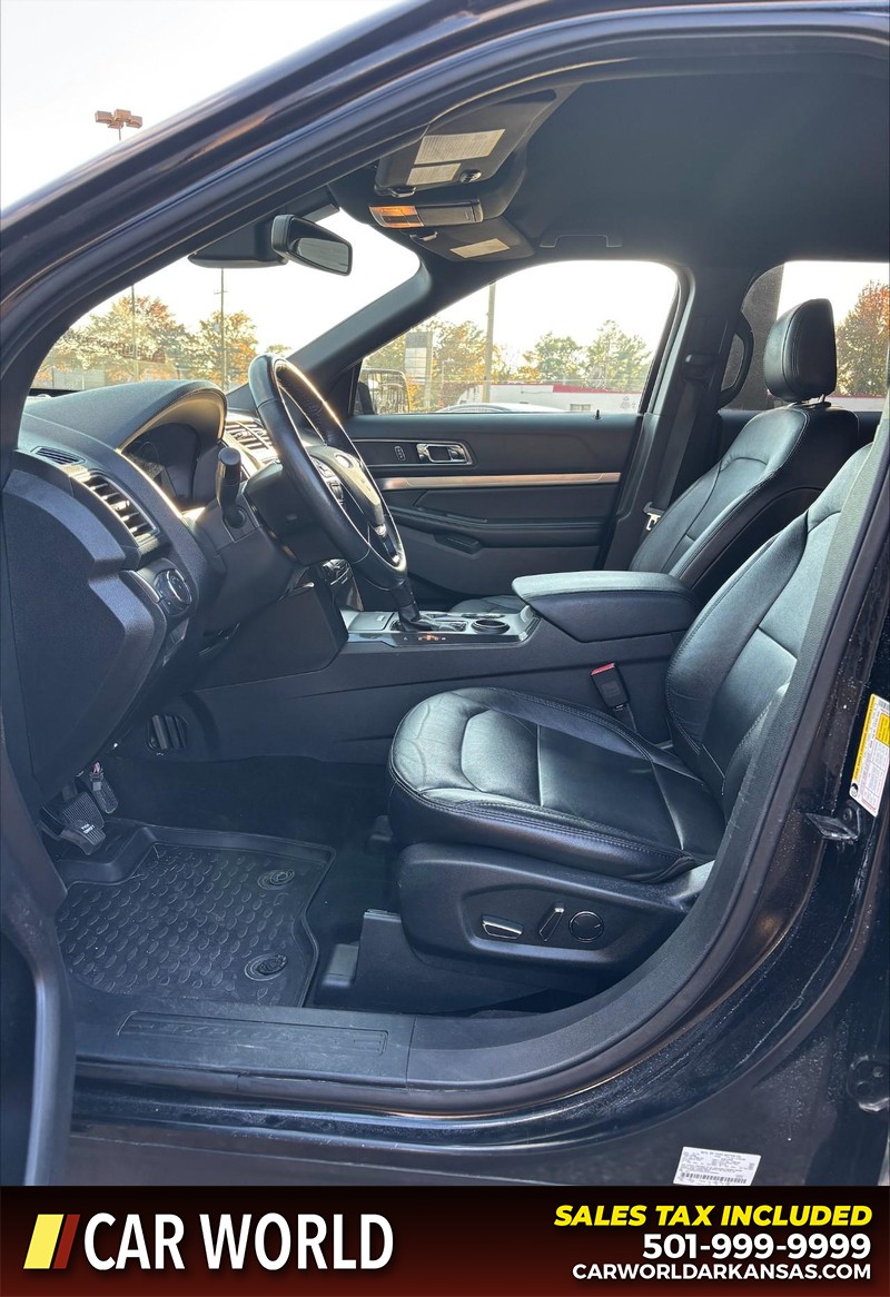 Ford Explorer Vehicle Full-screen Gallery Image 13