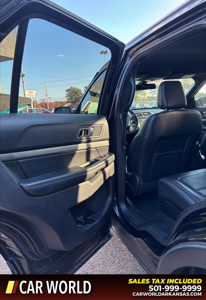 Ford Explorer Vehicle Full-screen Gallery Image 14