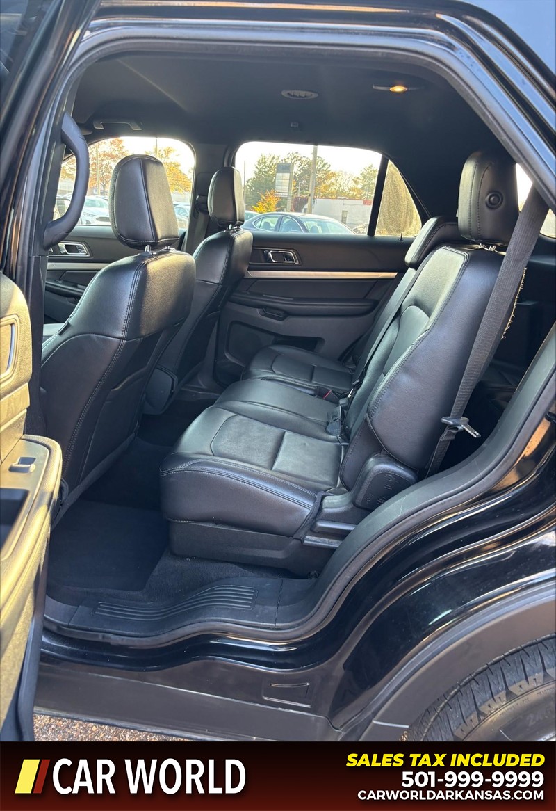 Ford Explorer Vehicle Full-screen Gallery Image 15