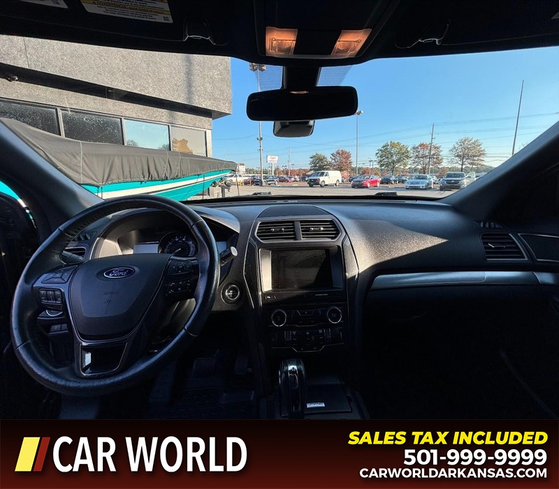 Ford Explorer Vehicle Full-screen Gallery Image 17