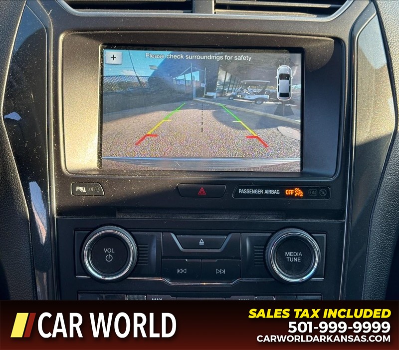 Ford Explorer Vehicle Full-screen Gallery Image 19