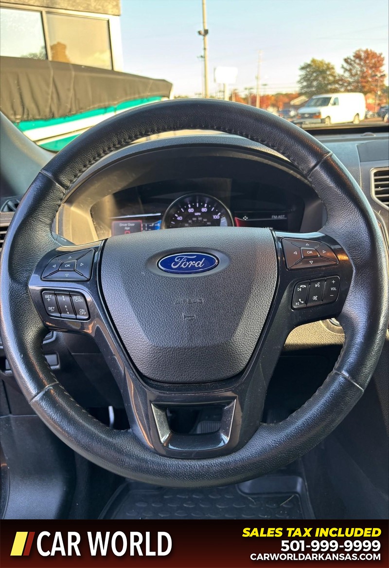 Ford Explorer Vehicle Full-screen Gallery Image 20