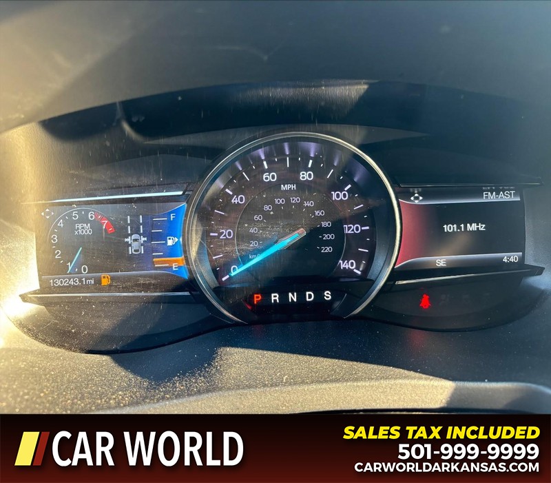 Ford Explorer Vehicle Full-screen Gallery Image 21