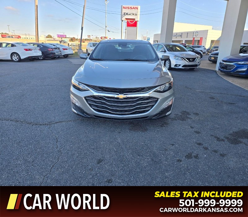 Chevrolet Malibu Vehicle Full-screen Gallery Image 2