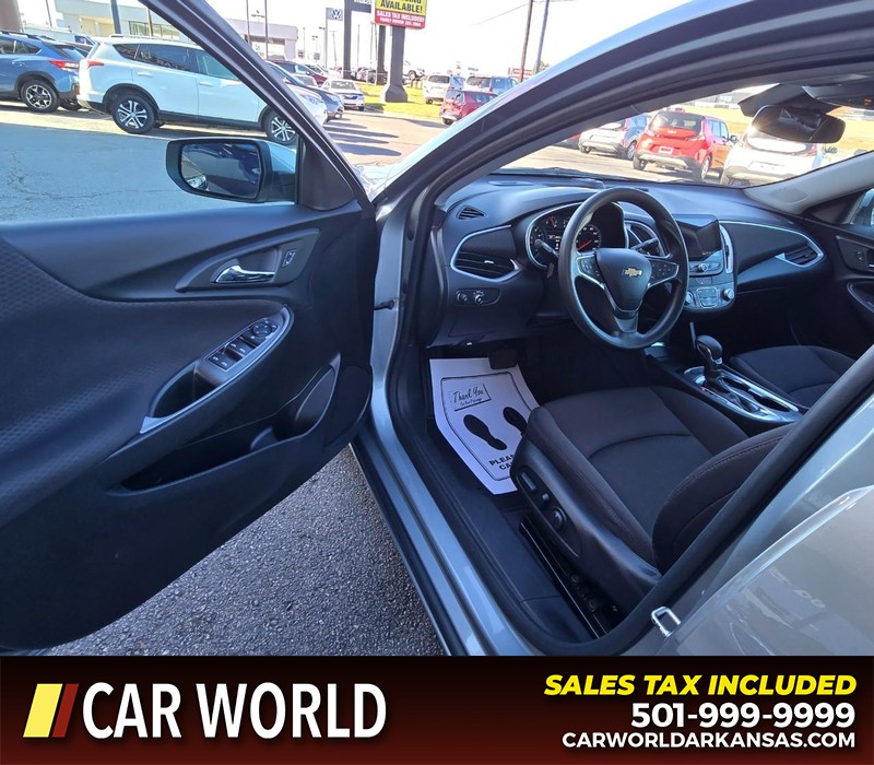 Chevrolet Malibu Vehicle Full-screen Gallery Image 7