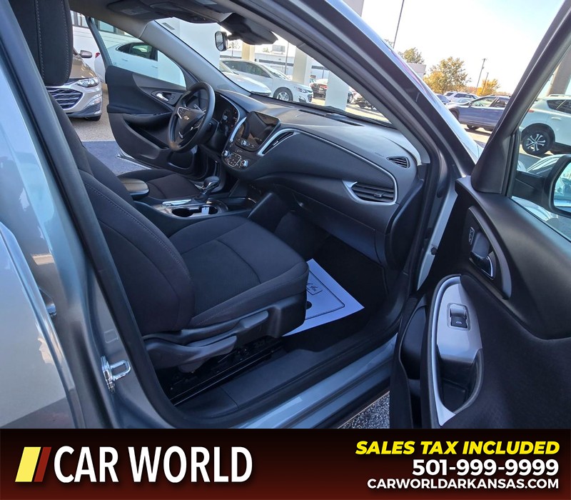 Chevrolet Malibu Vehicle Full-screen Gallery Image 11