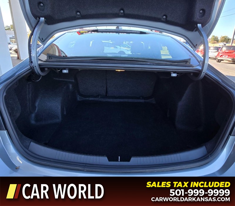 Chevrolet Malibu Vehicle Full-screen Gallery Image 13