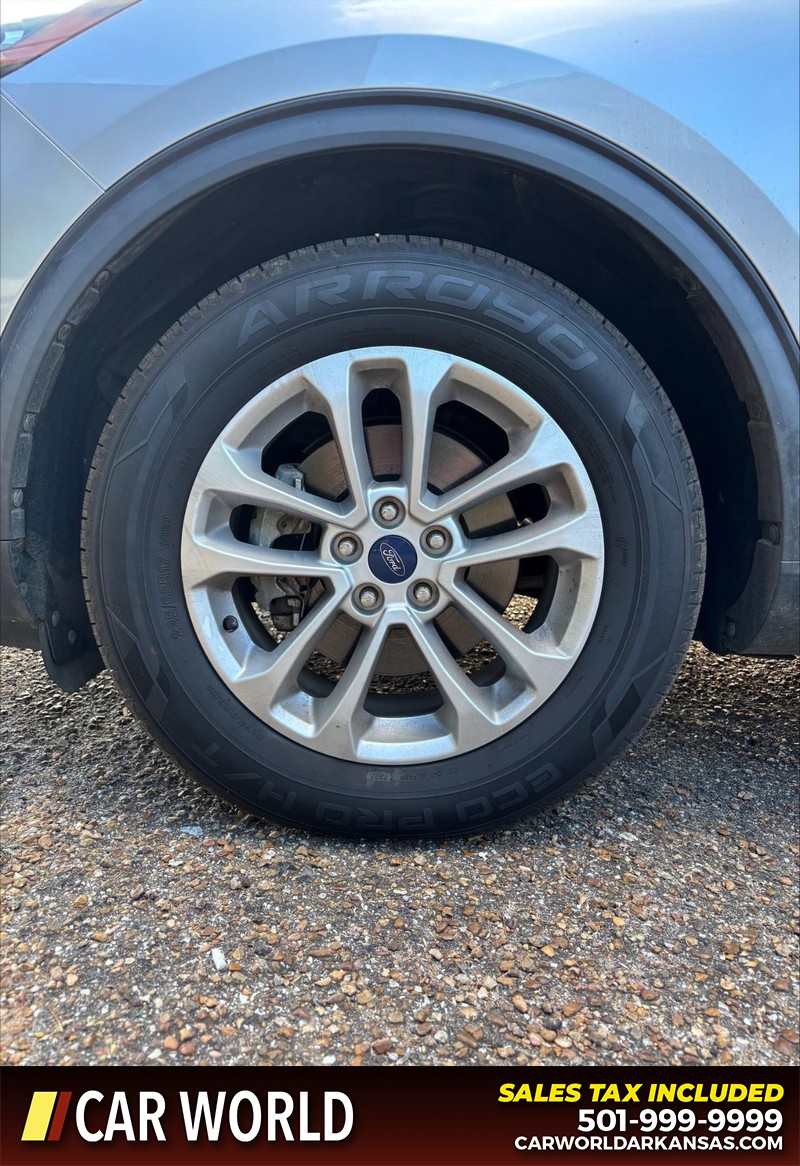 Ford Escape Vehicle Full-screen Gallery Image 11