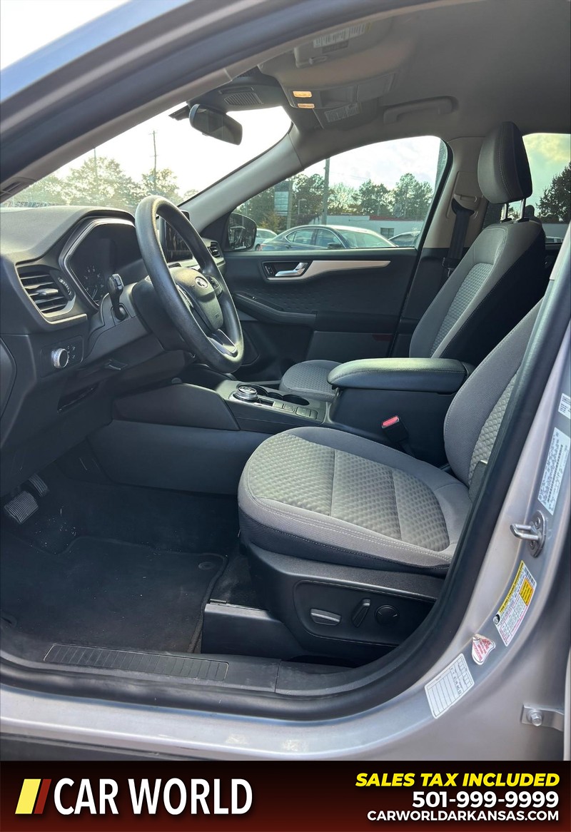 Ford Escape Vehicle Full-screen Gallery Image 13