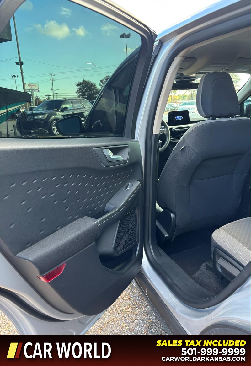 Ford Escape Vehicle Full-screen Gallery Image 14