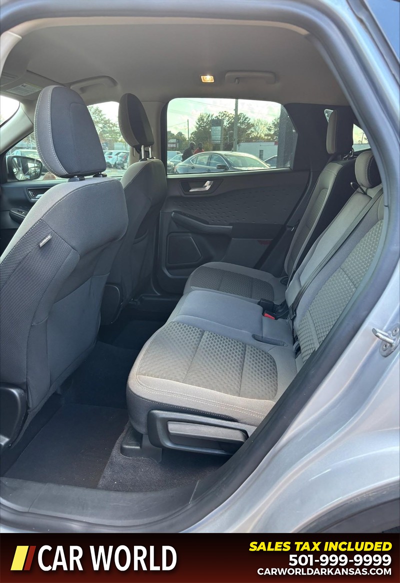 Ford Escape Vehicle Full-screen Gallery Image 15