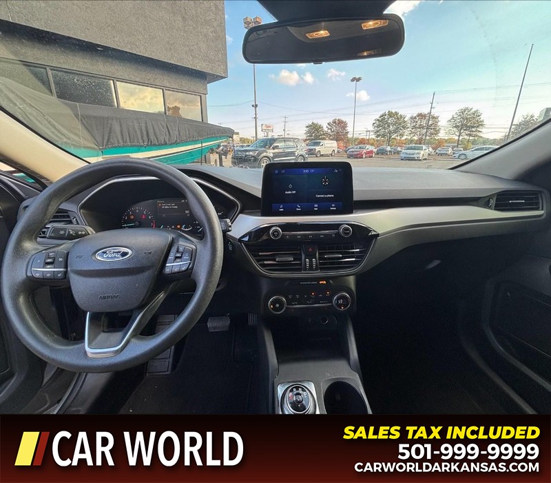 Ford Escape Vehicle Full-screen Gallery Image 16