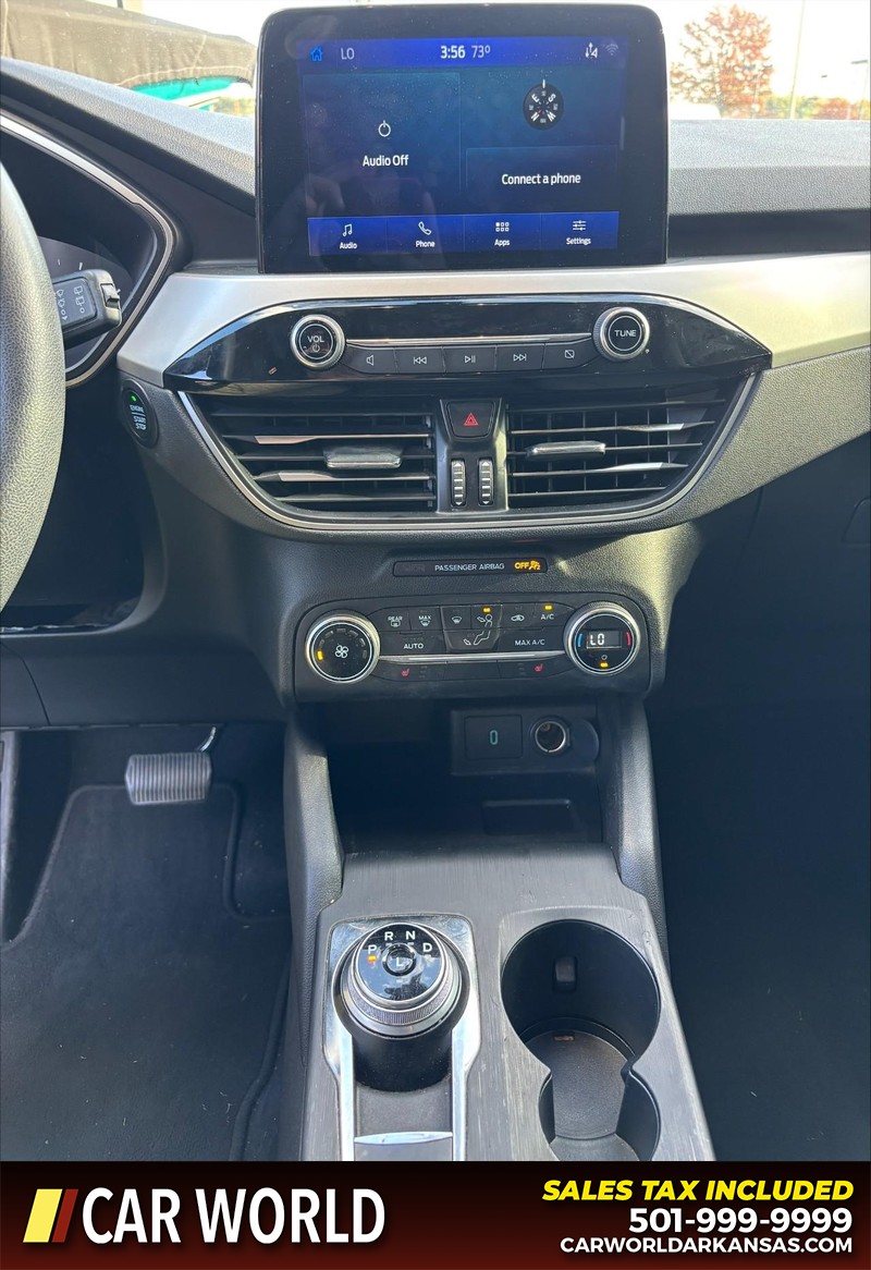 Ford Escape Vehicle Full-screen Gallery Image 17