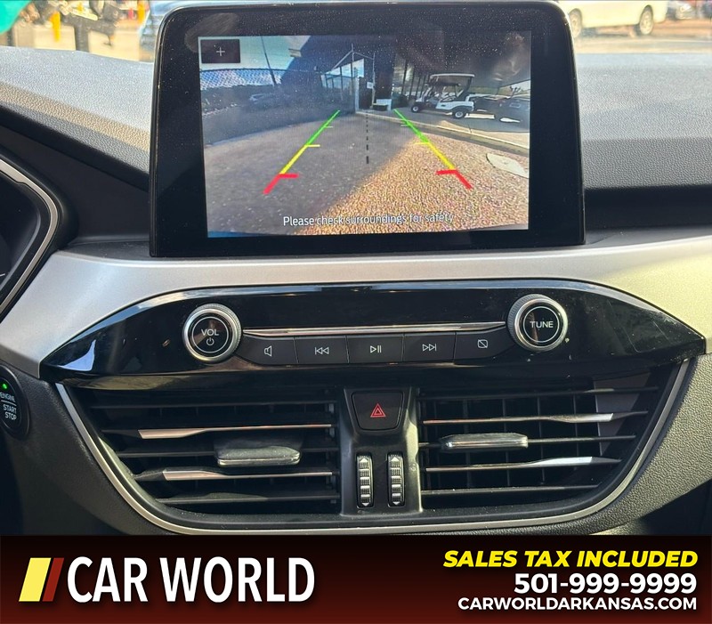 Ford Escape Vehicle Full-screen Gallery Image 18