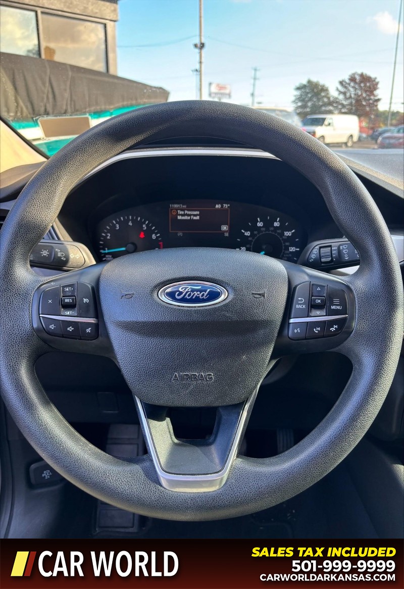 Ford Escape Vehicle Full-screen Gallery Image 19