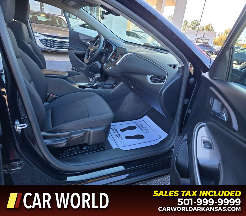 Chevrolet Malibu Vehicle Full-screen Gallery Image 11