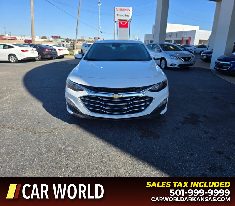 Chevrolet Malibu Vehicle Full-screen Gallery Image 2