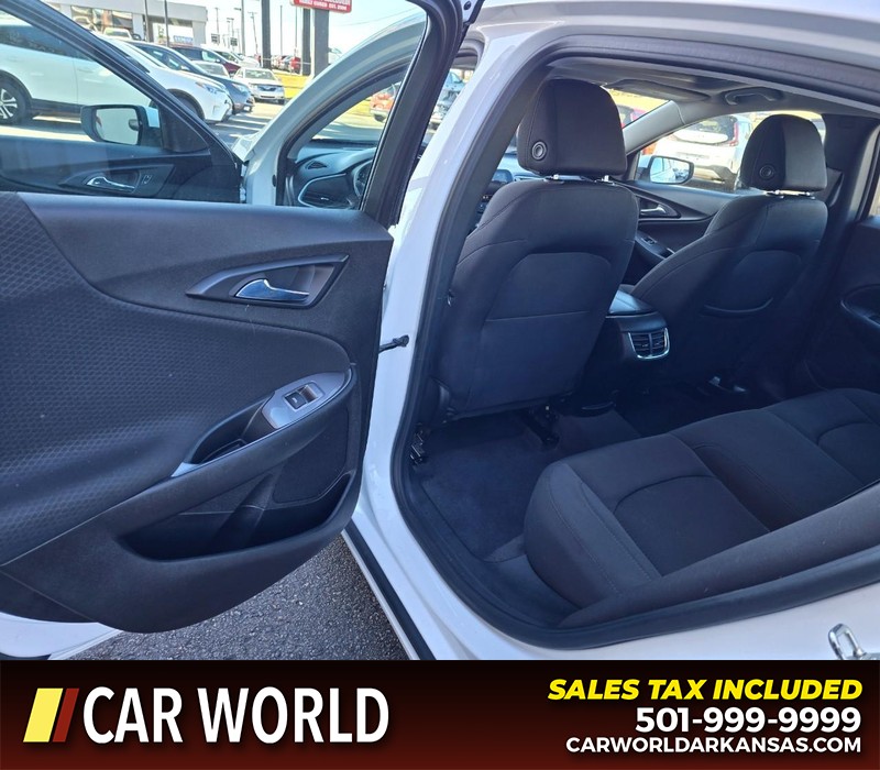 Chevrolet Malibu Vehicle Full-screen Gallery Image 9