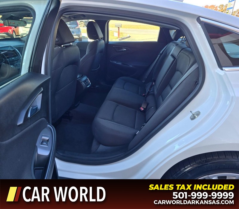 Chevrolet Malibu Vehicle Full-screen Gallery Image 10