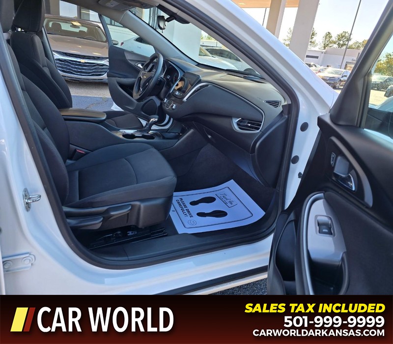 Chevrolet Malibu Vehicle Full-screen Gallery Image 11