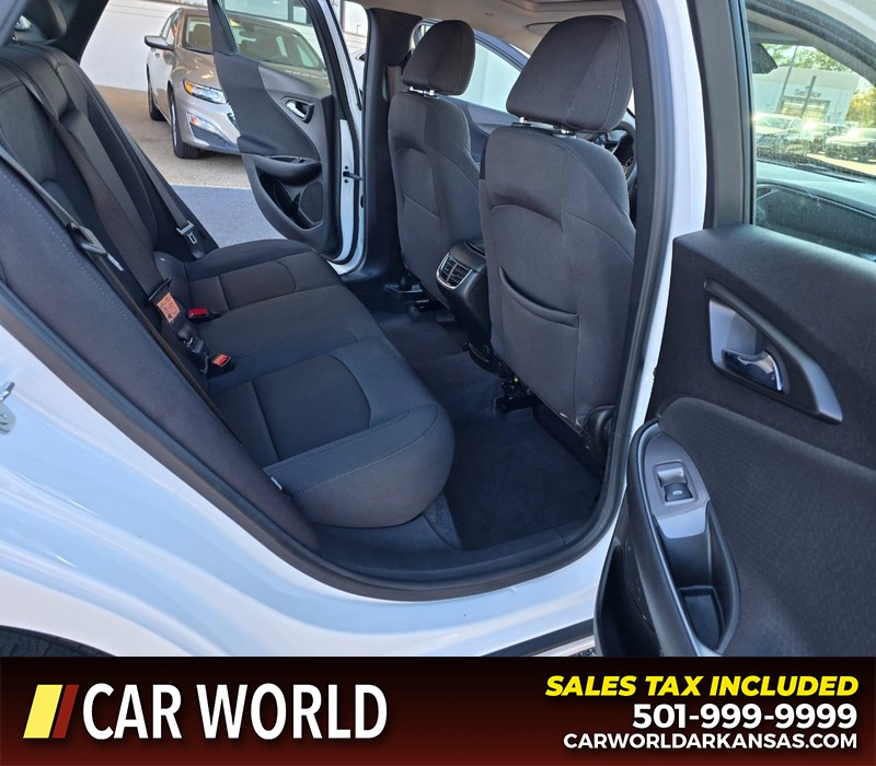 Chevrolet Malibu Vehicle Full-screen Gallery Image 12