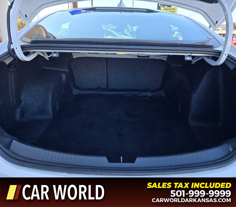 Chevrolet Malibu Vehicle Full-screen Gallery Image 13