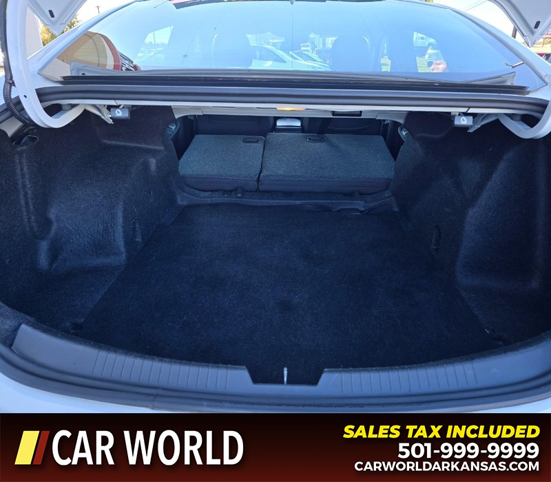 Chevrolet Malibu Vehicle Full-screen Gallery Image 14