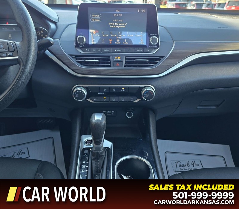 Nissan Altima Vehicle Full-screen Gallery Image 18