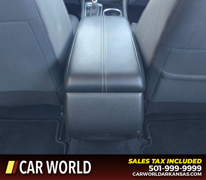 Nissan Altima Vehicle Full-screen Gallery Image 19