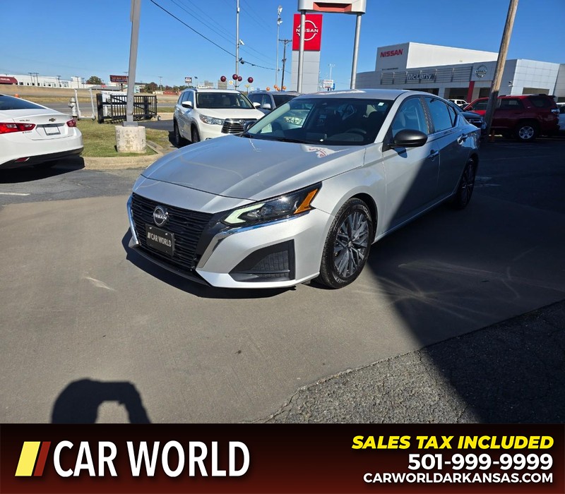 Nissan Altima Vehicle Full-screen Gallery Image 3