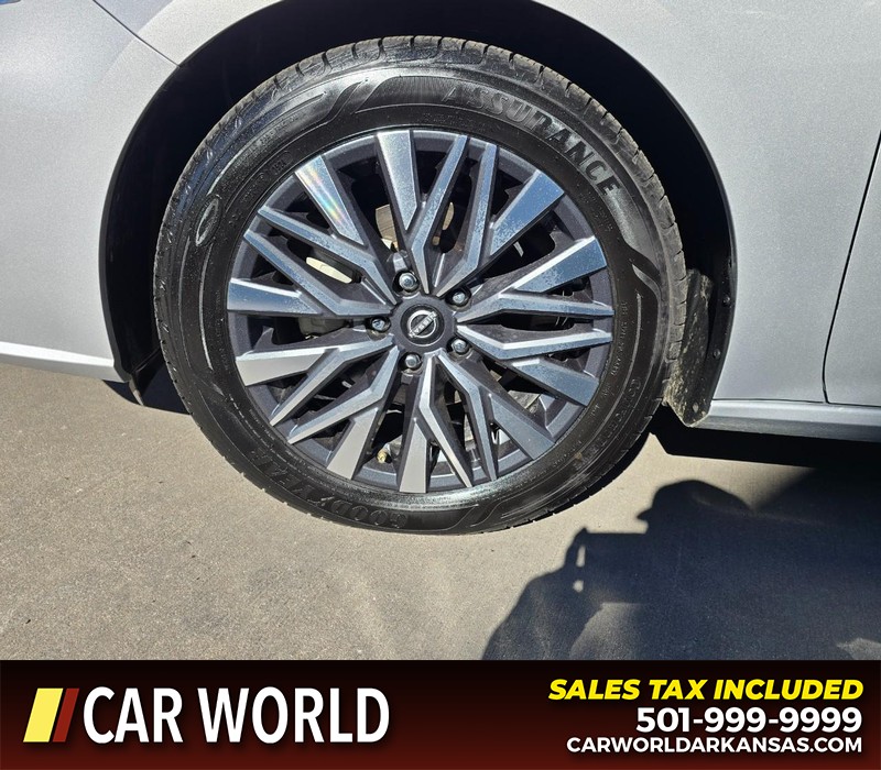 Nissan Altima Vehicle Full-screen Gallery Image 6