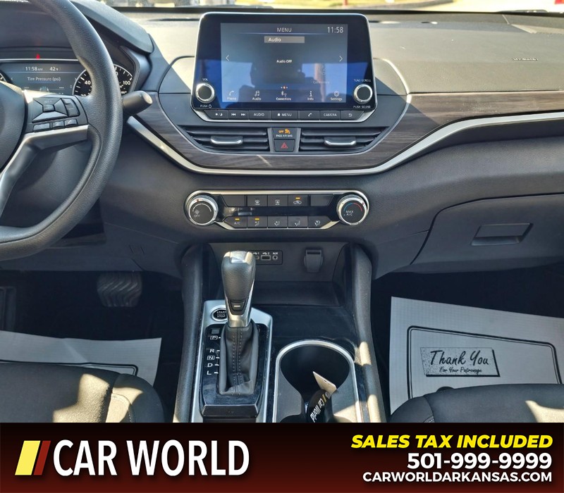 Nissan Altima Vehicle Full-screen Gallery Image 18