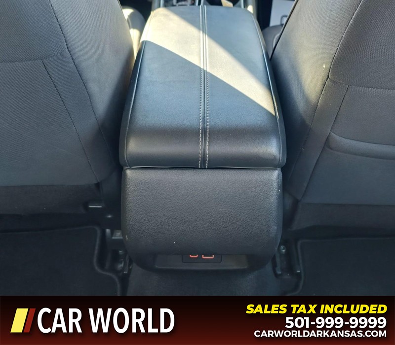 Nissan Altima Vehicle Full-screen Gallery Image 19