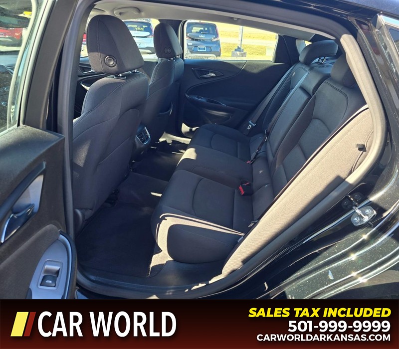 Chevrolet Malibu Vehicle Full-screen Gallery Image 10