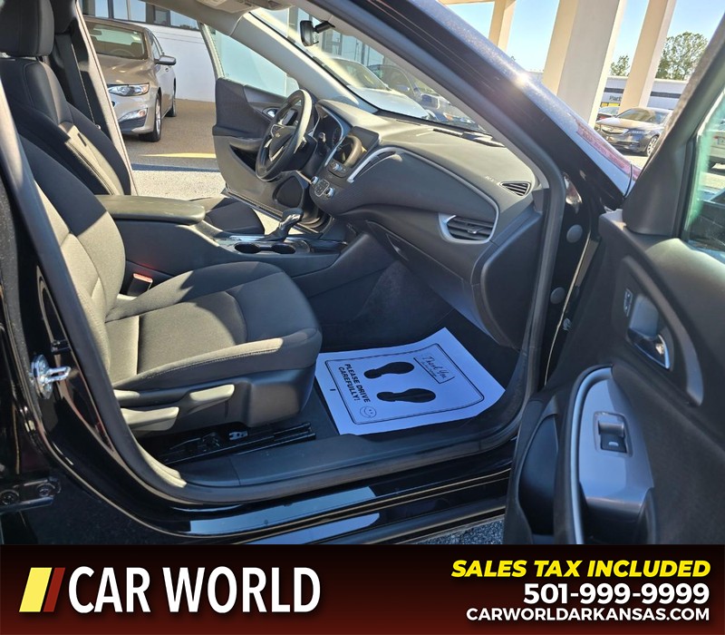 Chevrolet Malibu Vehicle Full-screen Gallery Image 11