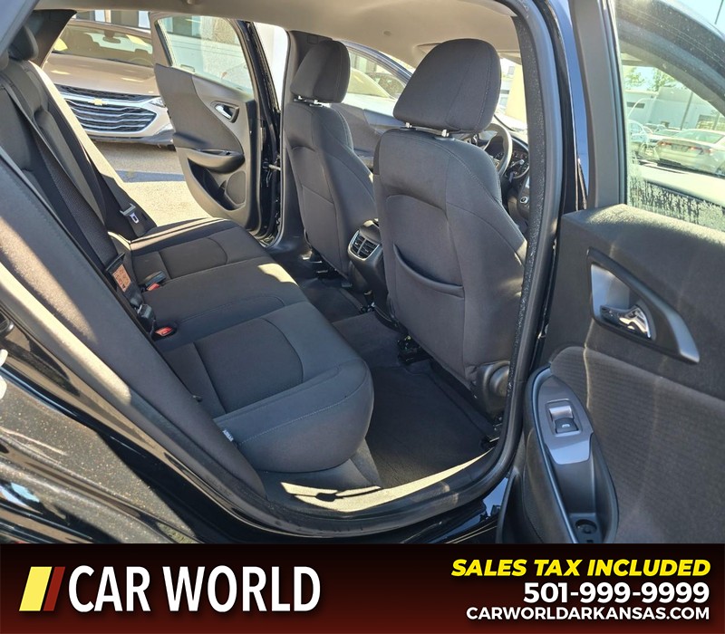 Chevrolet Malibu Vehicle Full-screen Gallery Image 12