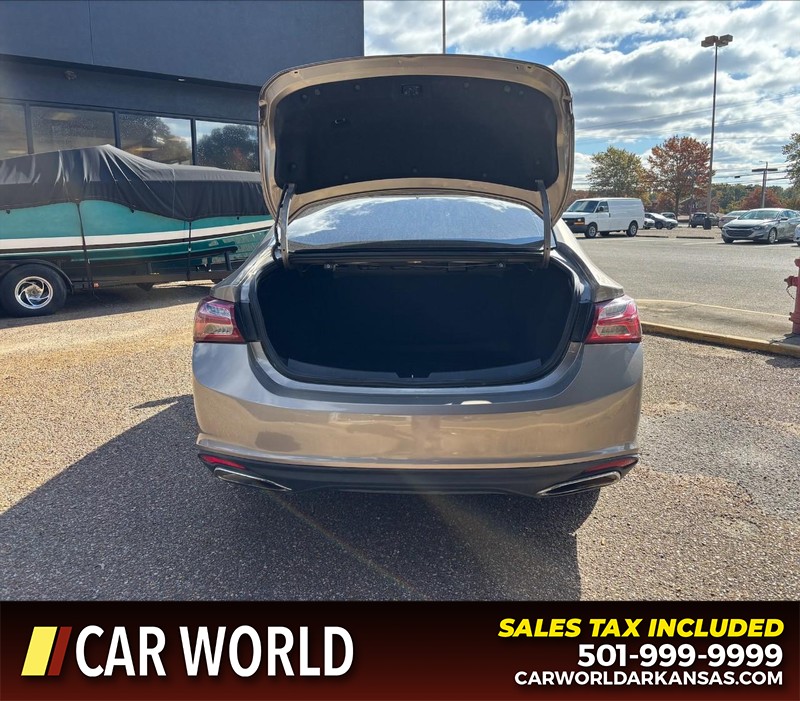 Chevrolet Malibu Vehicle Full-screen Gallery Image 5