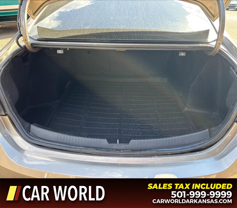 Chevrolet Malibu Vehicle Full-screen Gallery Image 6