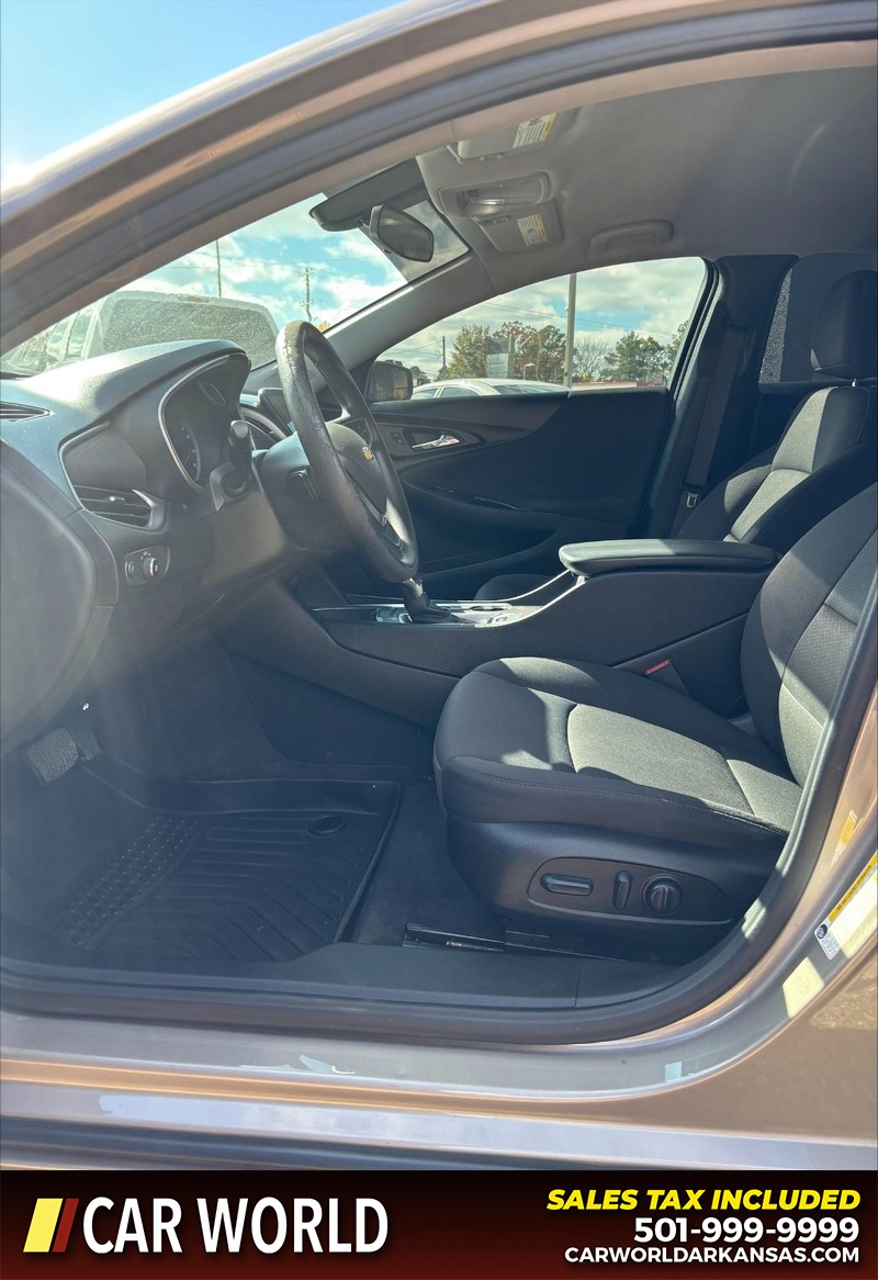 Chevrolet Malibu Vehicle Full-screen Gallery Image 13