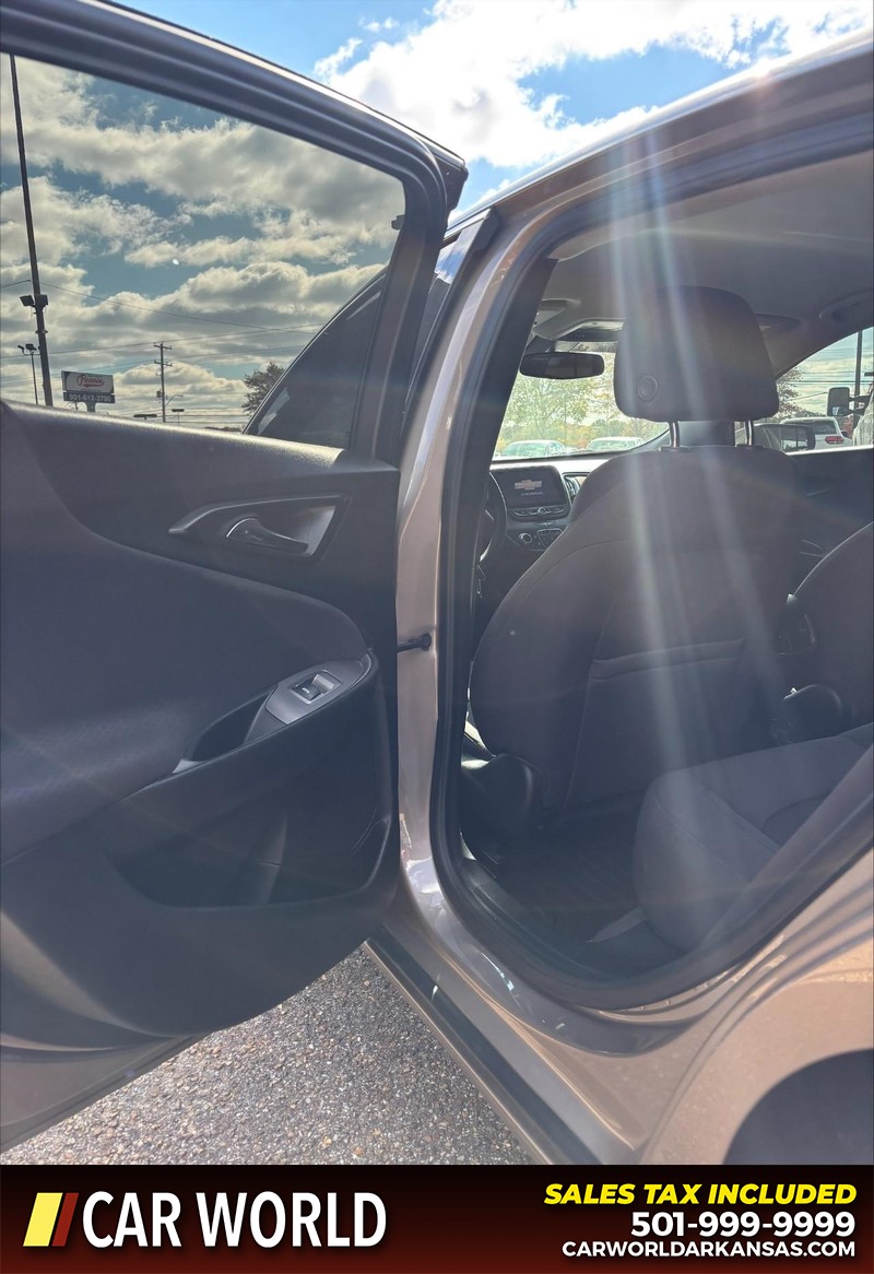 Chevrolet Malibu Vehicle Full-screen Gallery Image 14