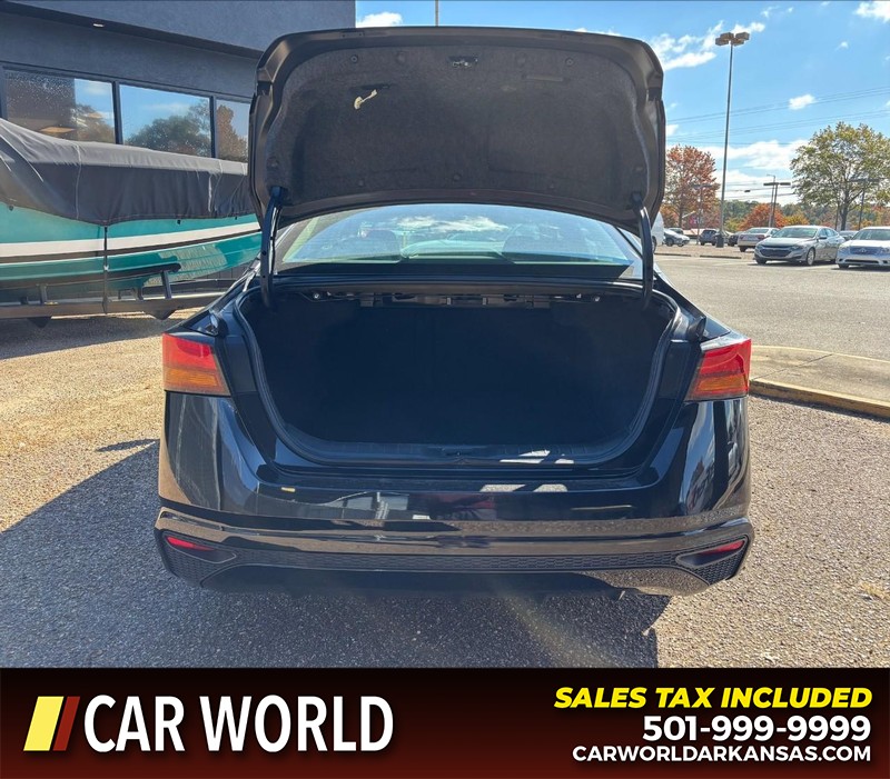 Nissan Altima Vehicle Full-screen Gallery Image 5