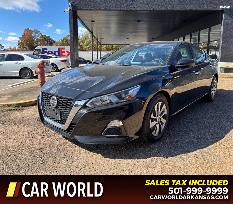 Nissan Altima Vehicle Full-screen Gallery Image 9