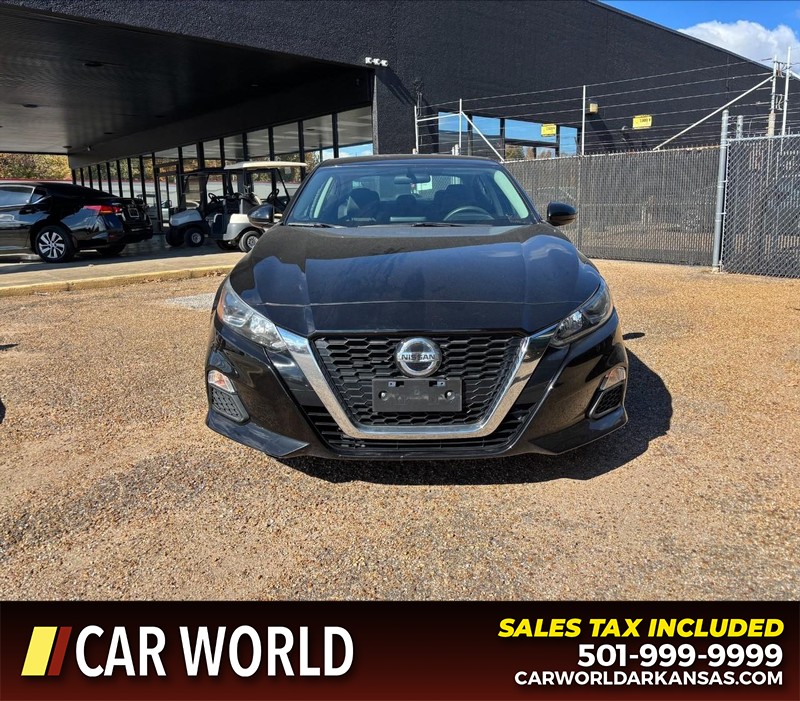 Nissan Altima Vehicle Full-screen Gallery Image 10