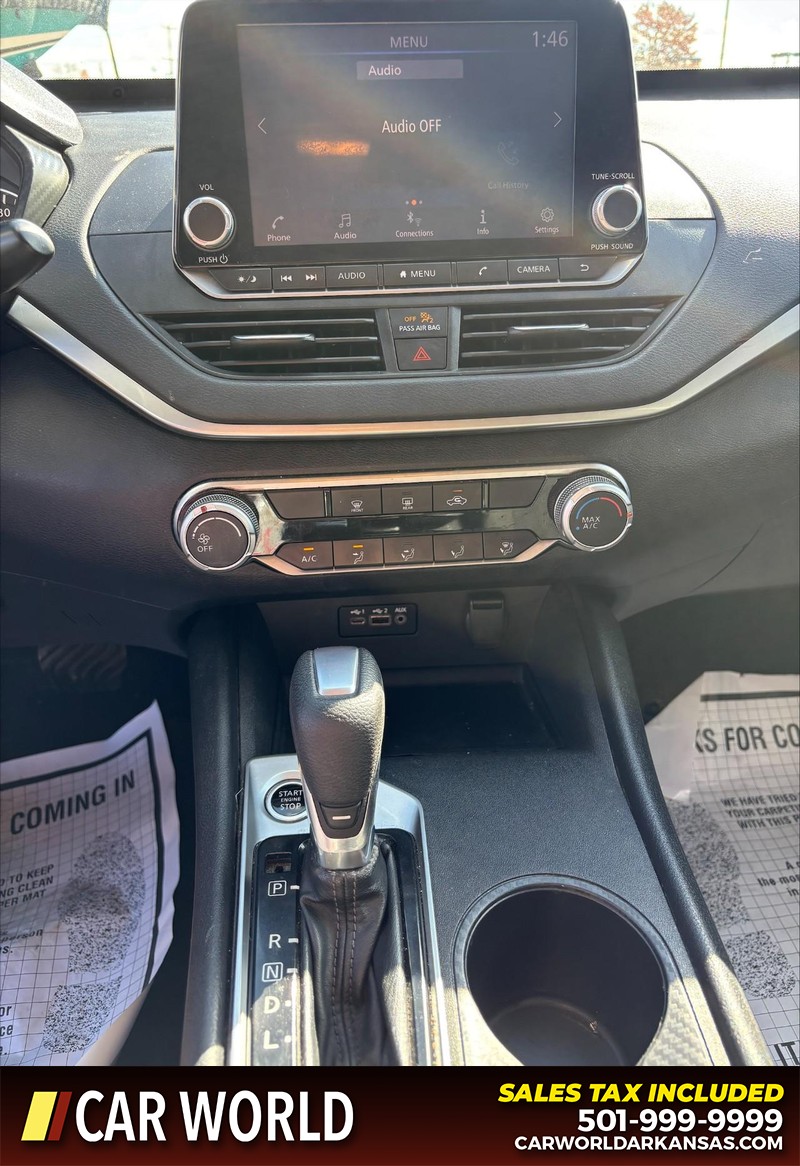 Nissan Altima Vehicle Full-screen Gallery Image 16