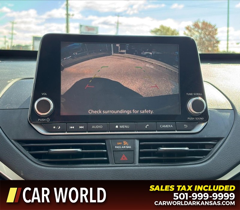 Nissan Altima Vehicle Full-screen Gallery Image 17