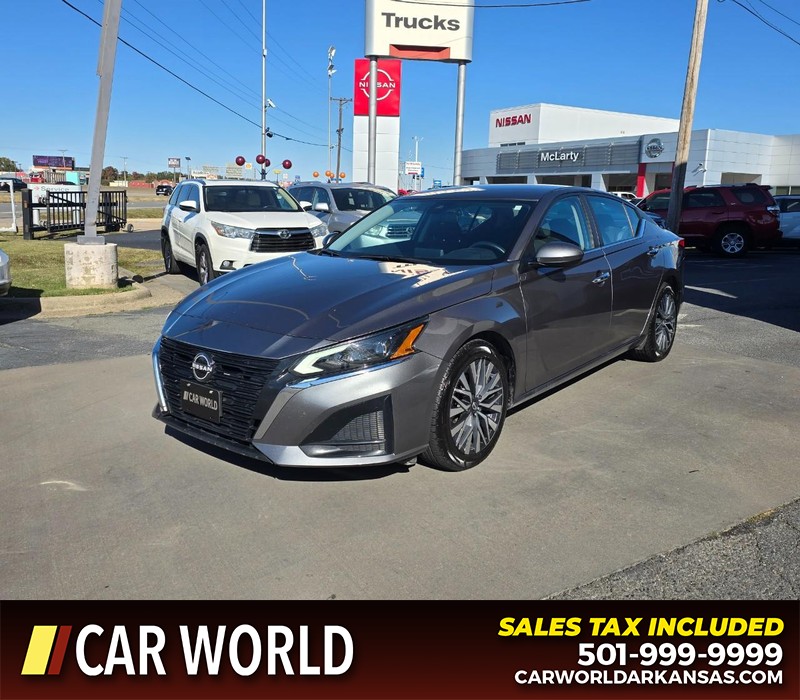 Nissan Altima Vehicle Full-screen Gallery Image 3