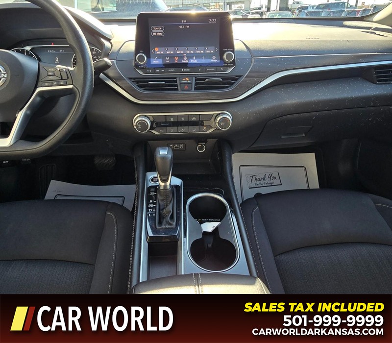 Nissan Altima Vehicle Full-screen Gallery Image 18