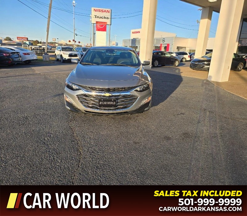 Chevrolet Malibu Vehicle Full-screen Gallery Image 2