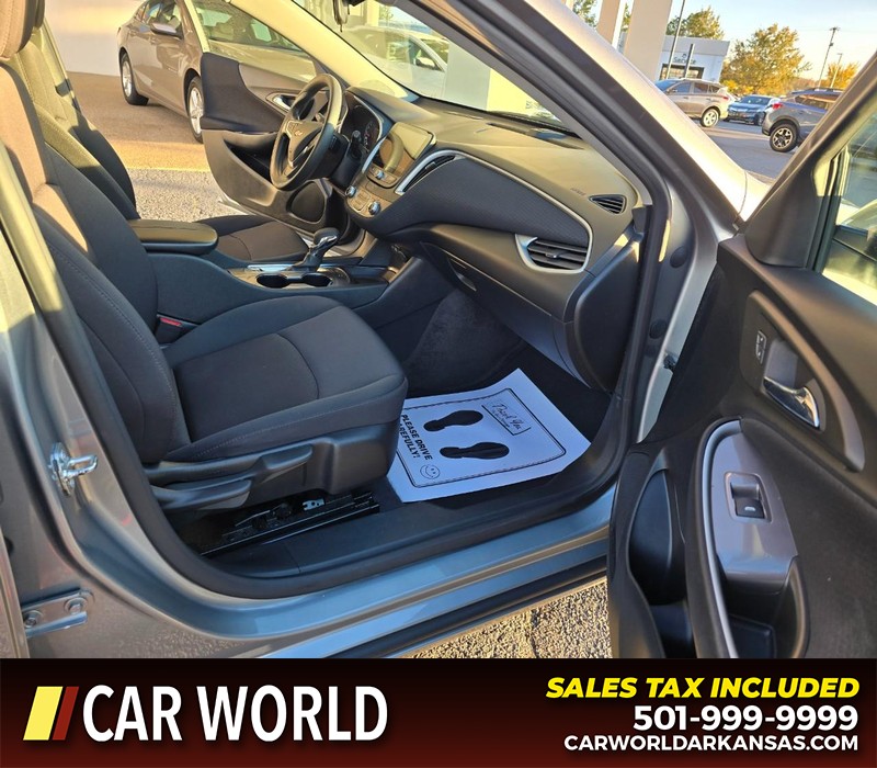 Chevrolet Malibu Vehicle Full-screen Gallery Image 11