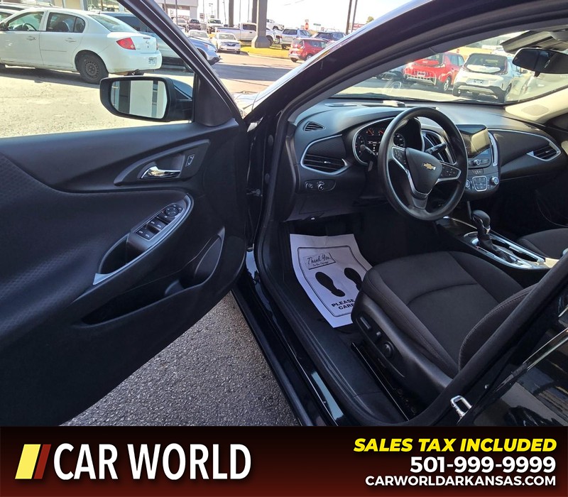 Chevrolet Malibu Vehicle Full-screen Gallery Image 7